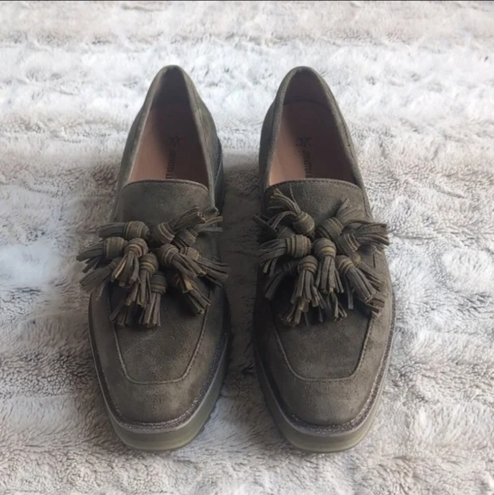 Johnston & Murphy Gracelynn Olive Tassel Platform Loafer - Picture 6 of 7